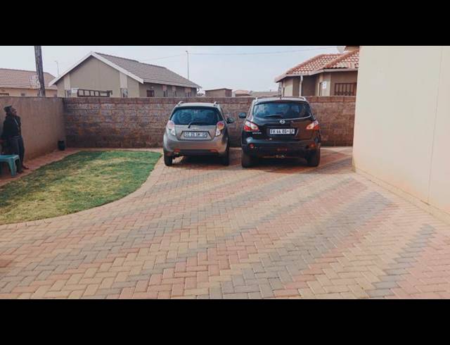 2 BEDROOM HOUSE FOR SALE IN PROTEA GLEN